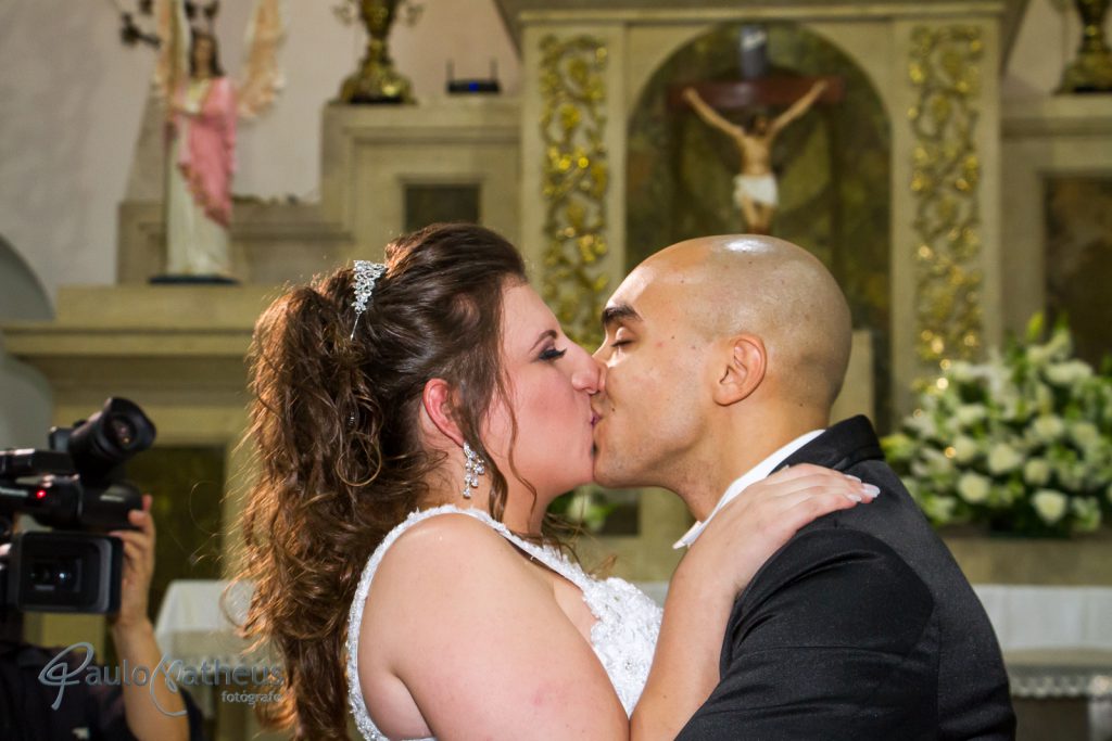 beijo do casal por fotógrafo de casamento no abc Paulo Matheus