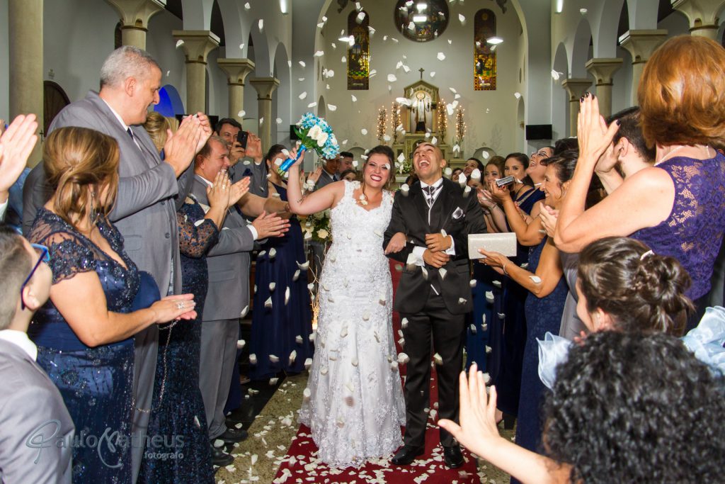 Saída da igreja  por fotógrafo de casamento no abc Paulo Matheus