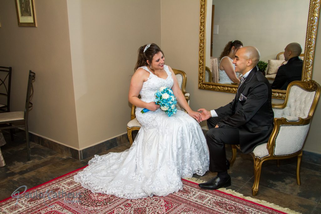casal namorando no casamento