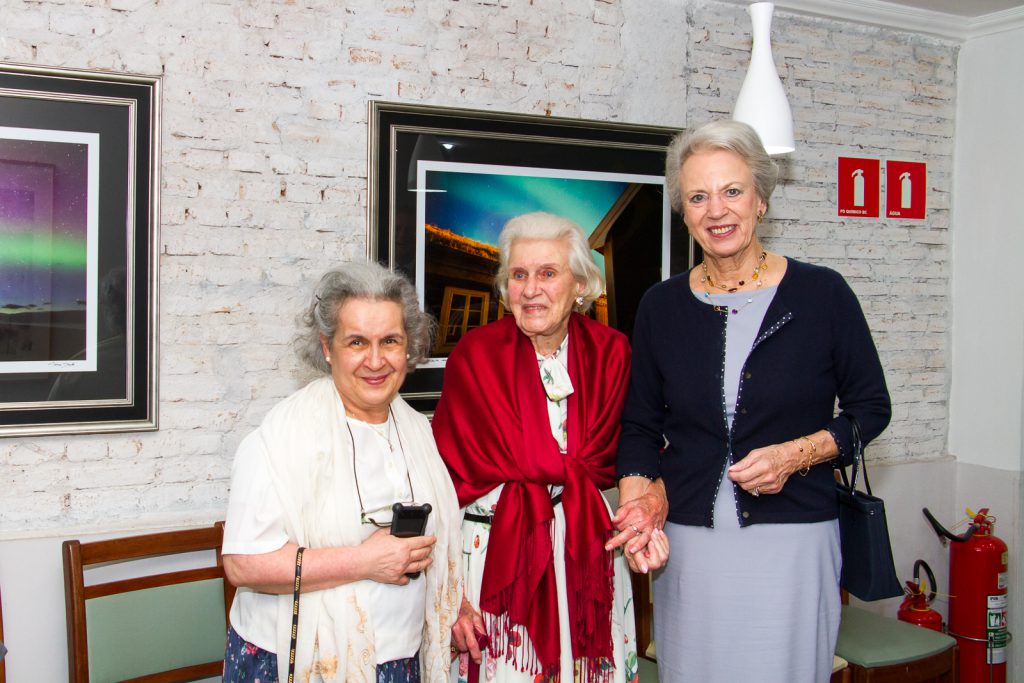 fotografia com centenária na visita da Princesa Benedikte da Dinamarca no Brasil