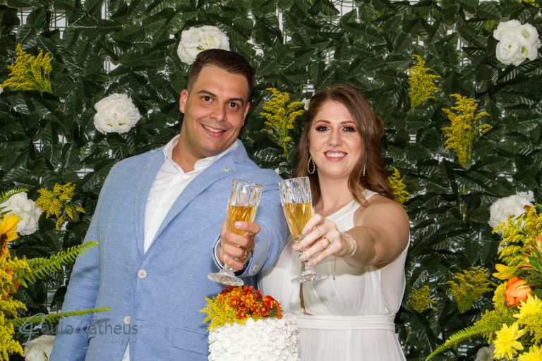 Brinde do casal para o fotógrafo de casamento em Guarulhos