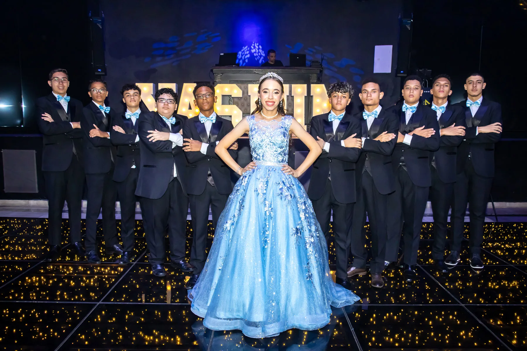 Retrato profissional de debutante com vestido de 15 ano